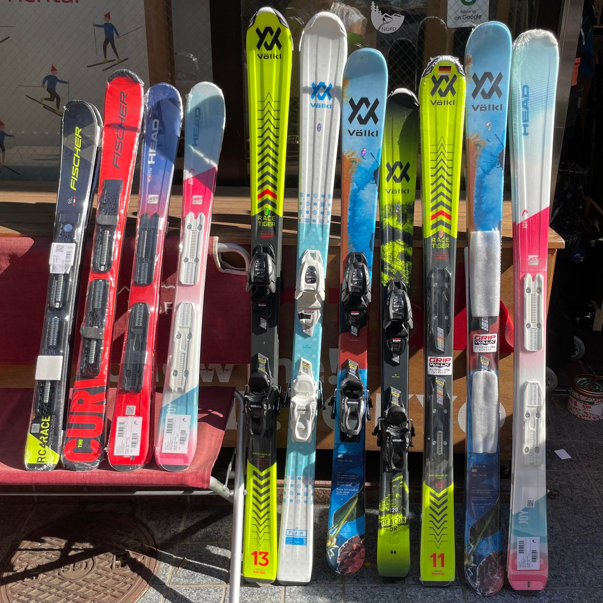 ジュニアスキー シーズンレンタル3点セット（板・ブーツ・ポール）【スキーのみ新品】